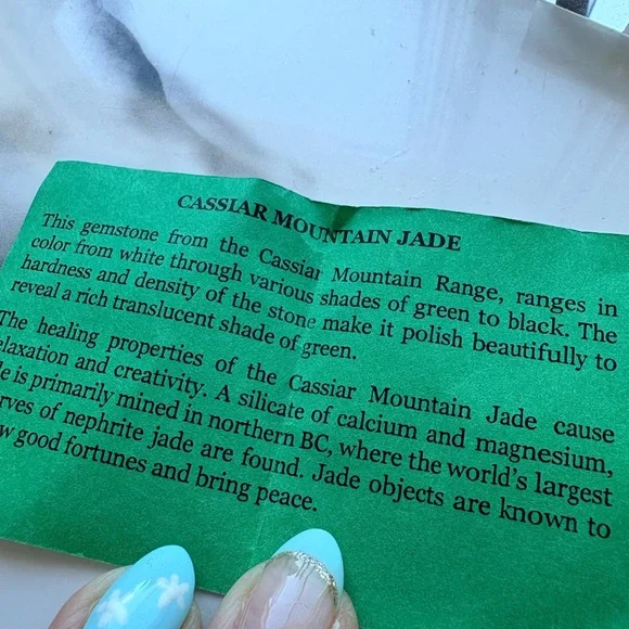 Cassiar Mountain Jade Owl Figurine - Picture 5 of 10